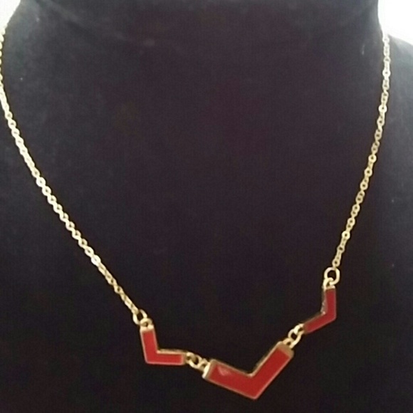 Arrow red enamel necklace gold tone 19 in - Picture 3 of 4
